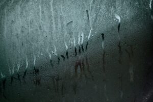 グラスやガラスの正しい捨て方は燃えるゴミ？燃えないゴミ？